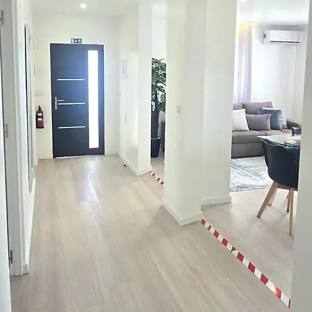 Isa's Pier View House *