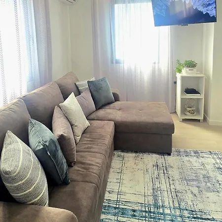 Isa's Pier View House *