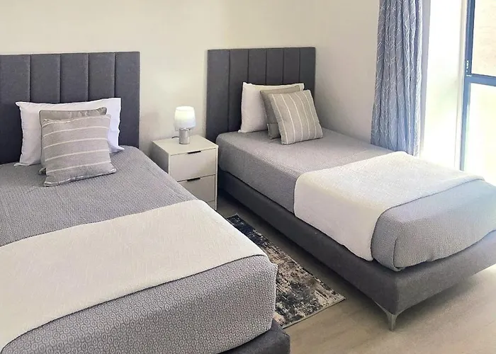 בית נופש Isa's Pier View House *