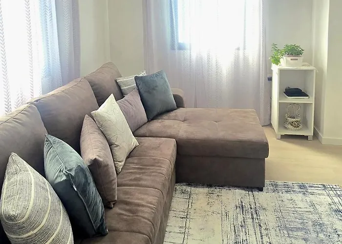 Isa's Pier View House *